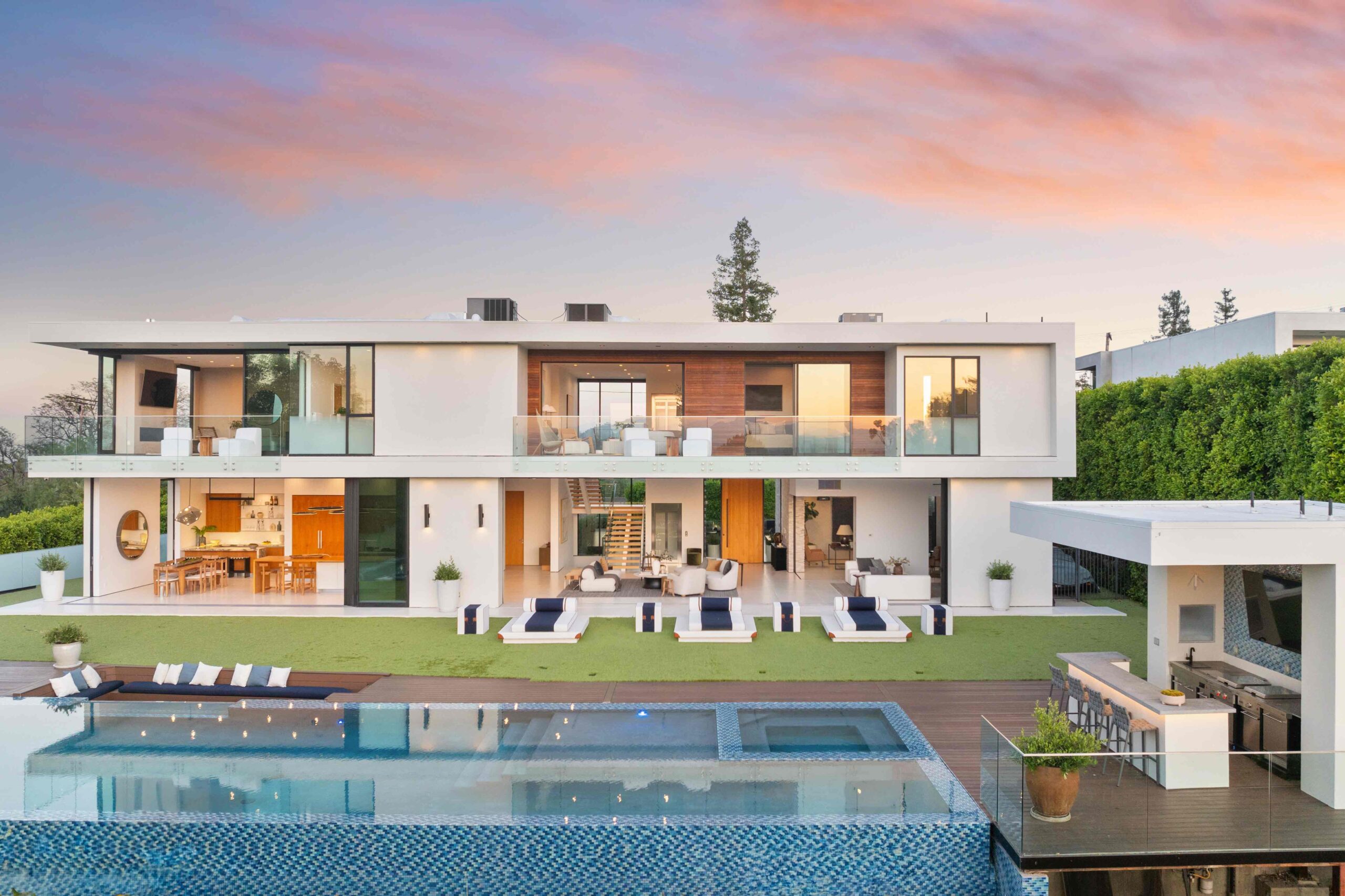 Luxury Outdoor Living Space Trends 2024