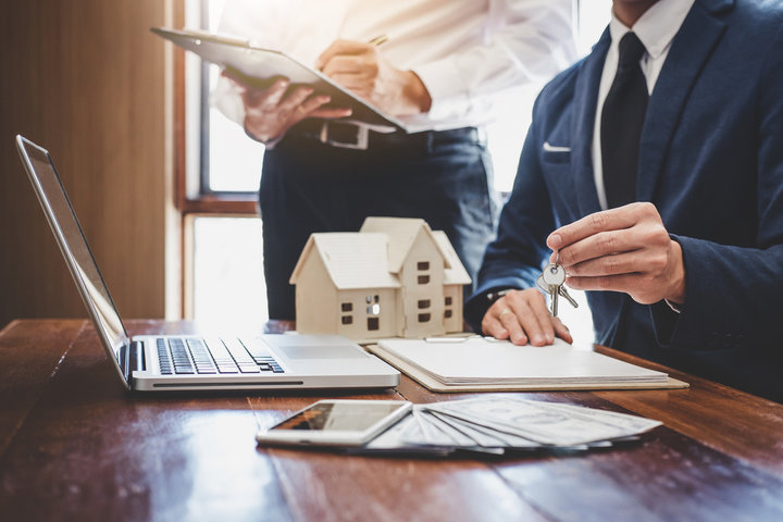 Mastering the Market - Proven Strategies and Exclusive Resources for the Luxury Agent