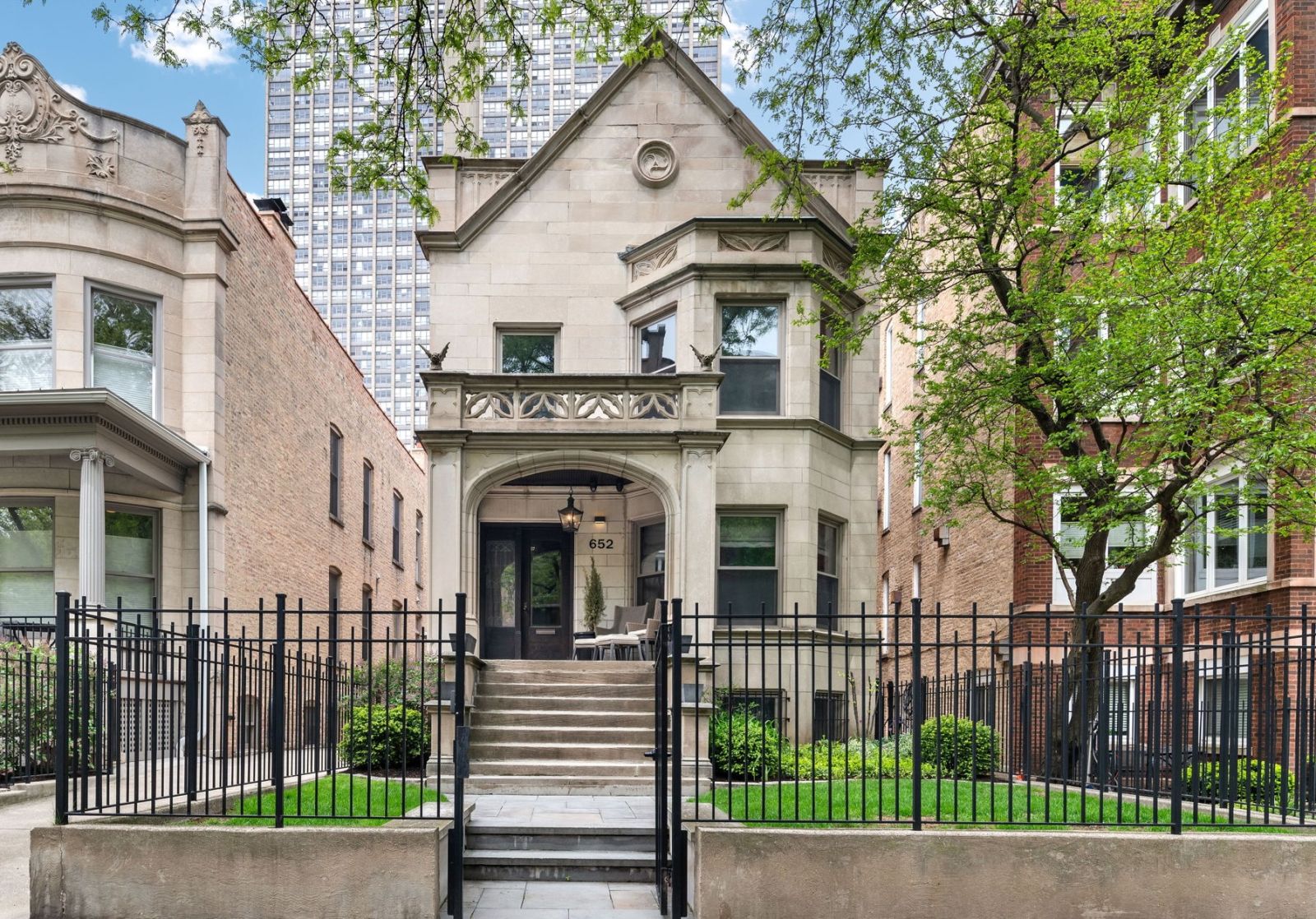 652 WEST SHERIDAN ROAD