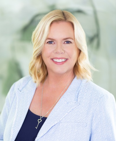 Holly Thompson